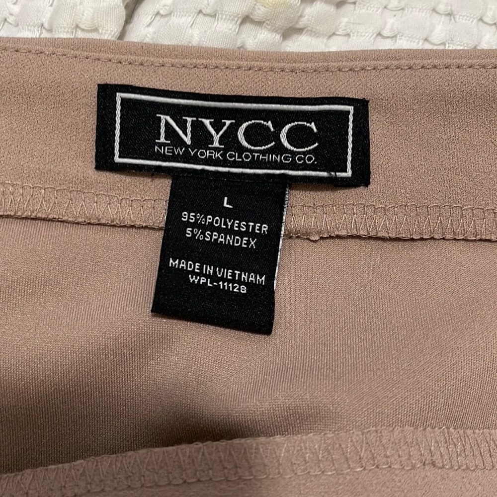 NWT- NYCC - L - Picture 6 of 6